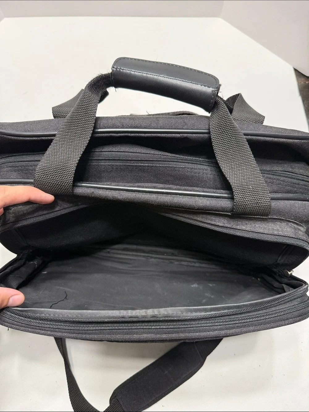 American Flyer Black Men's Laptop Messenger Bag with Adjustable Shoulder Strap